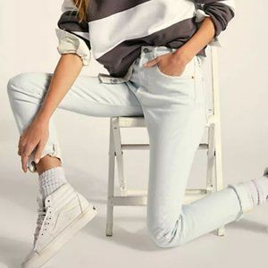 NEW Levi's 501 Light Wash High Rise Skinny Denim Jeans in Faint Hearted  24